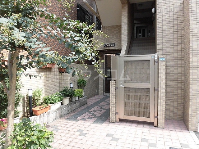 22/29 エントランス