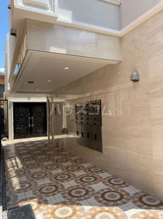 17/17 エントランス