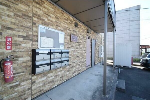 16/27 エントランス