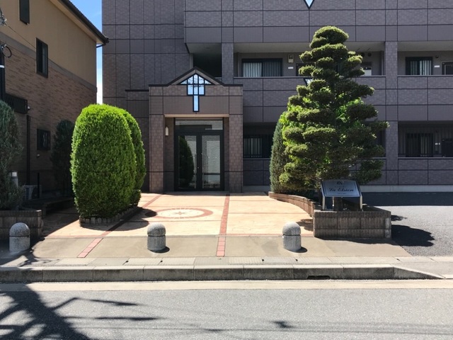 24/30 エントランス