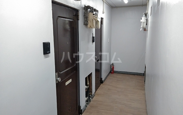 23/25 エントランス