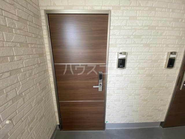 24/30 エントランス