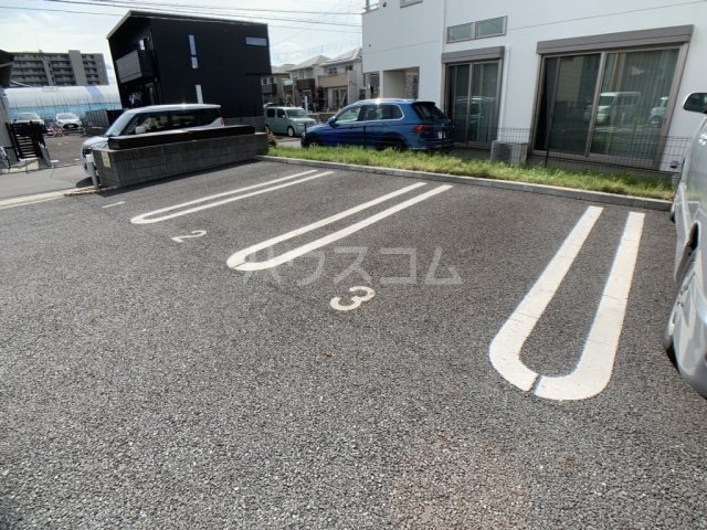 28/30 駐車場
