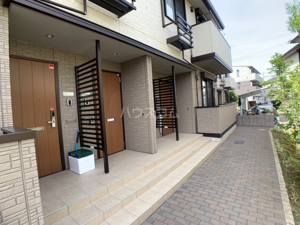 27/30 エントランス