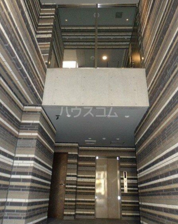 15/23 エントランス