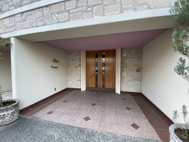 26/30 エントランス