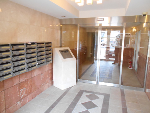 21/23 エントランス