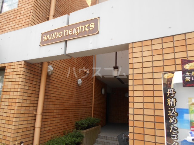 26/30 エントランス