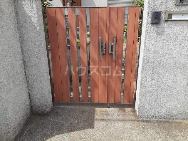 24/30 エントランス