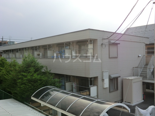 27/30 エントランス