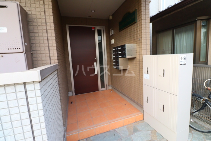 24/25 エントランス