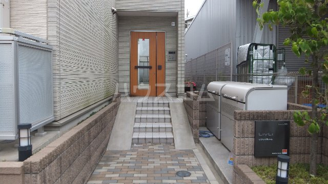 21/25 エントランス