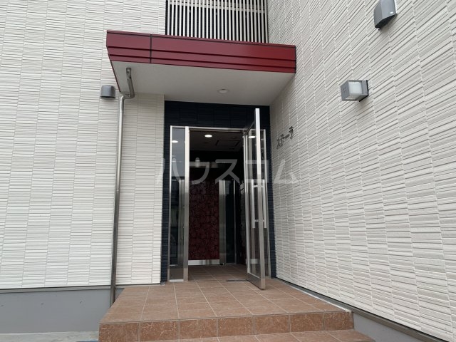 23/30 エントランス