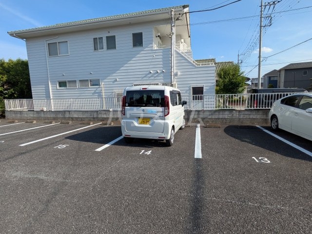 18/28 駐車場