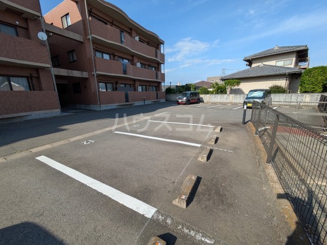 21/28 駐車場