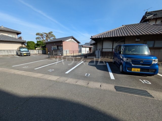 22/28 駐車場
