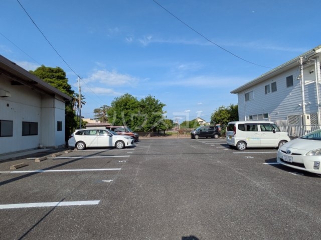 23/28 駐車場
