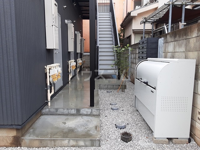 25/29 エントランス