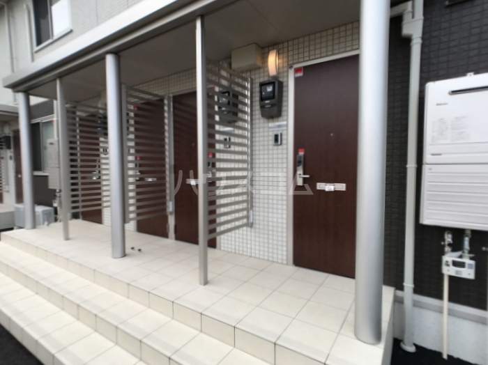 18/21 エントランス