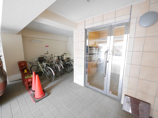 16/21 エントランス