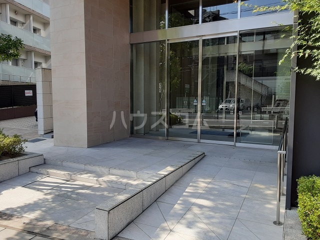 28/30 エントランス