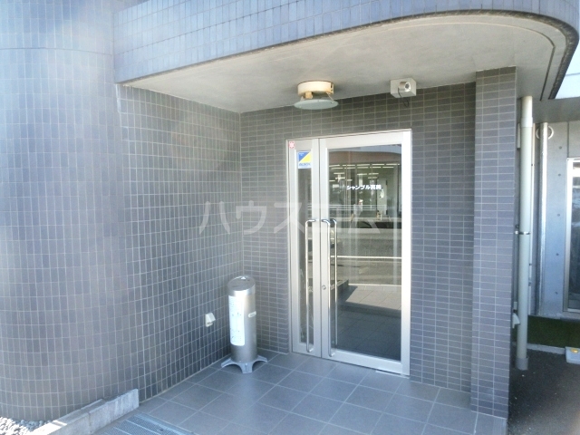 20/30 エントランス