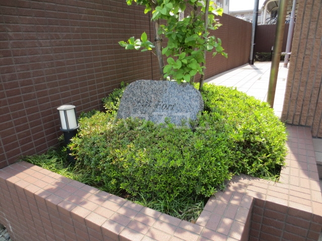 27/30 エントランス