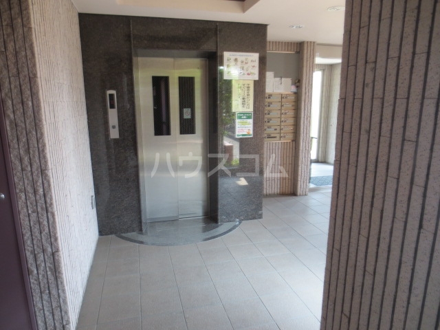 28/30 エントランス