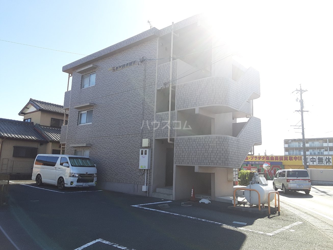 16/20 エントランス