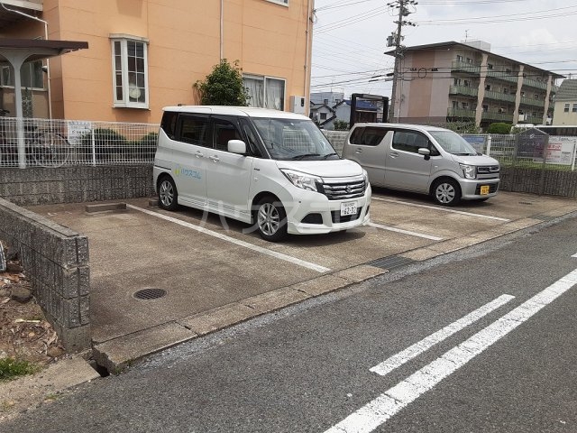 18/24 駐車場