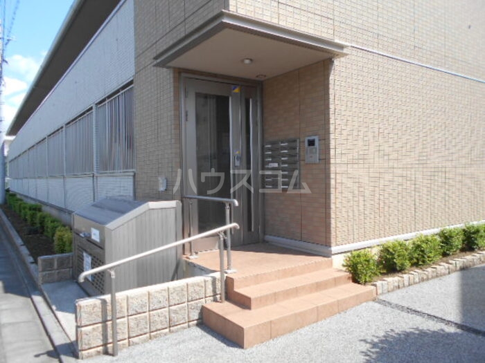 25/30 エントランス