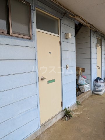 24/30 エントランス