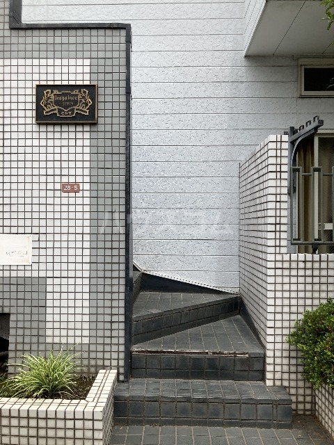 19/25 エントランス