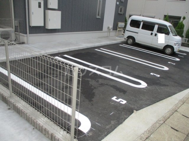 16/18 駐車場