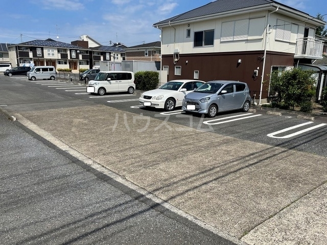 28/30 駐車場