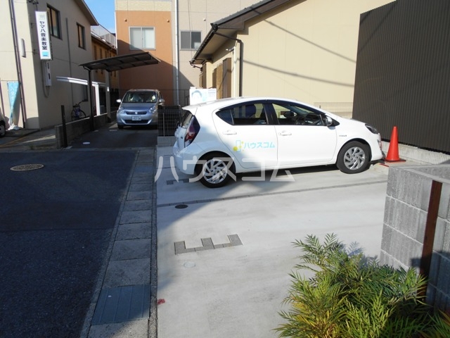 18/25 駐車場