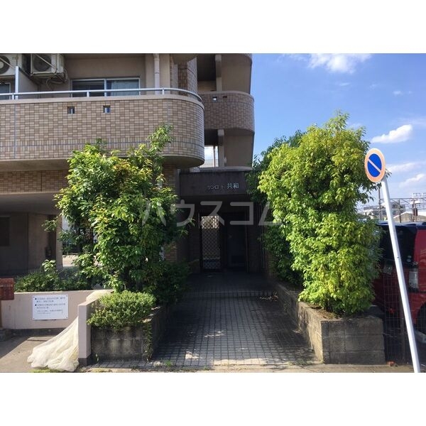 24/30 エントランス