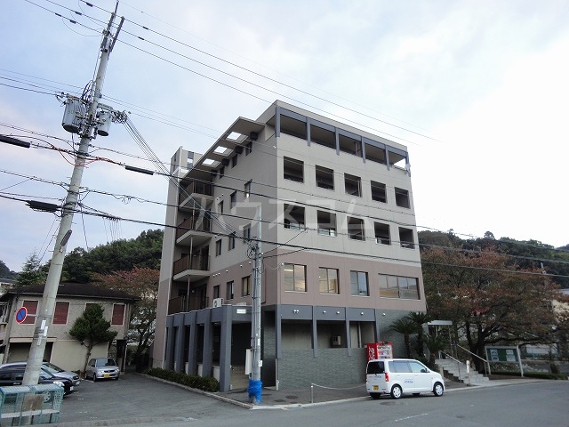 27/30 エントランス