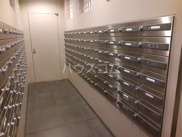 28/30 エントランス