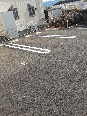 23/26 駐車場