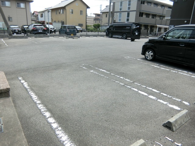 28/30 駐車場