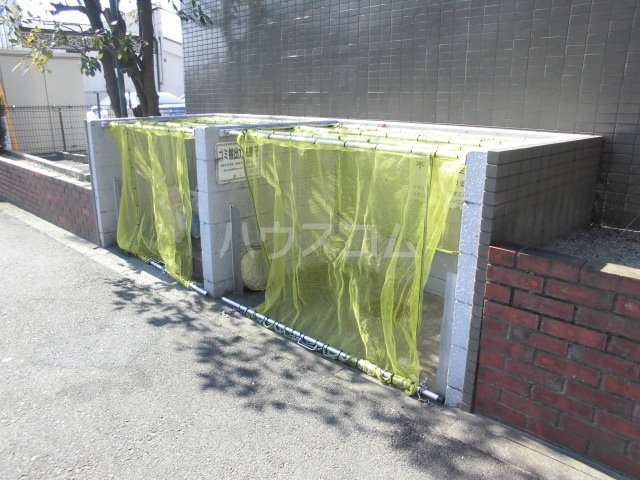 21/27 エントランス