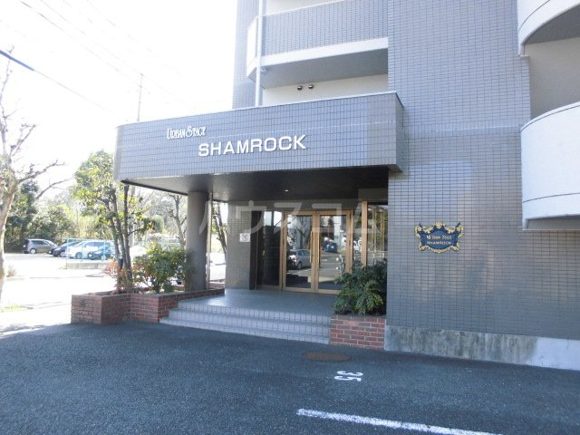 22/27 エントランス