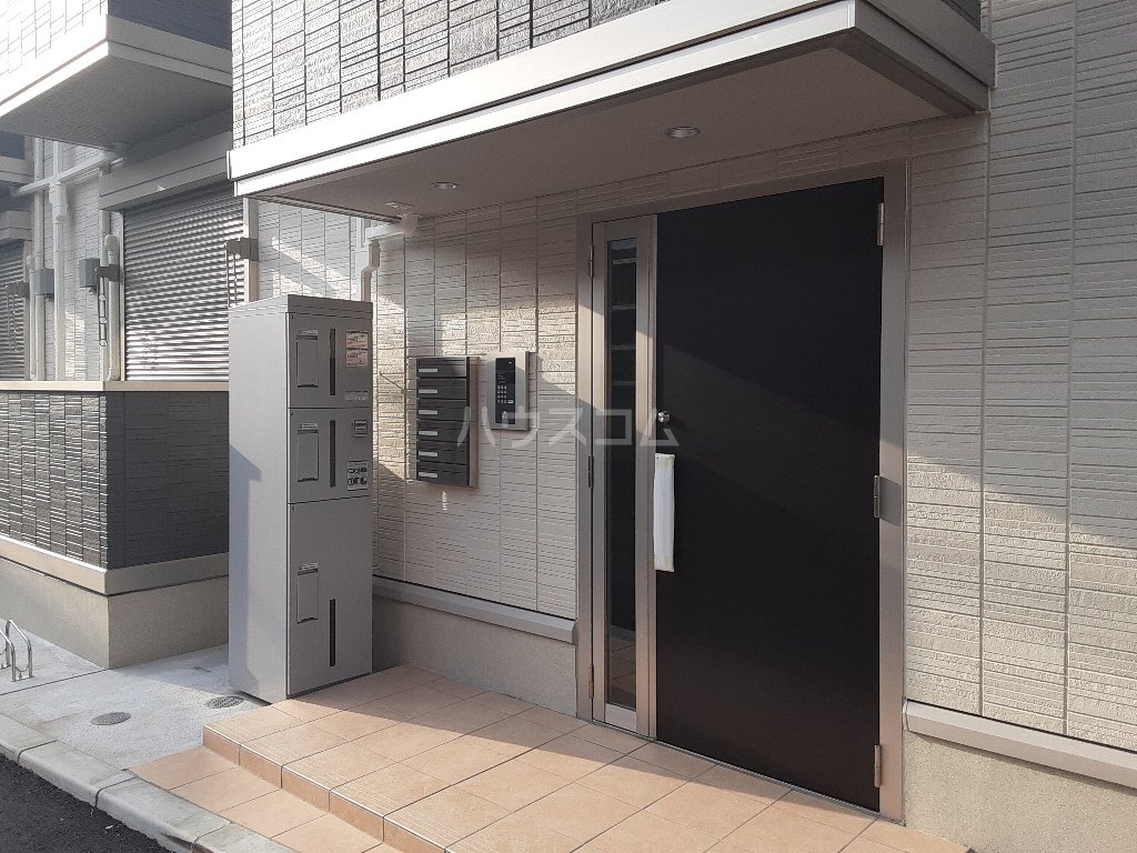 26/30 エントランス