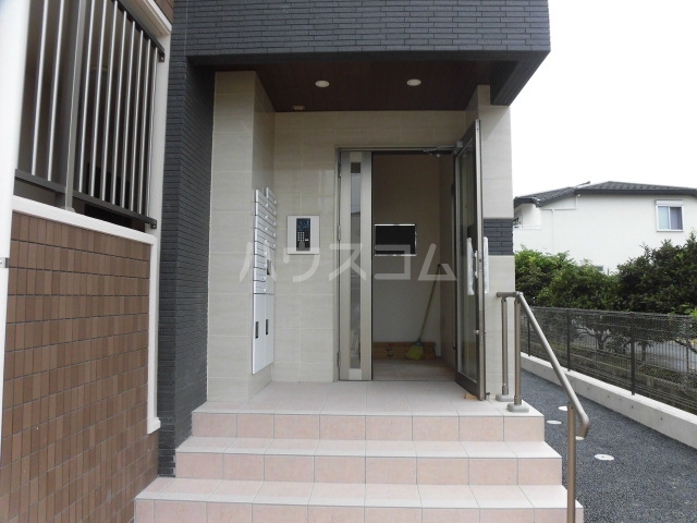 28/30 エントランス