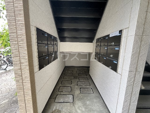 20/30 エントランス