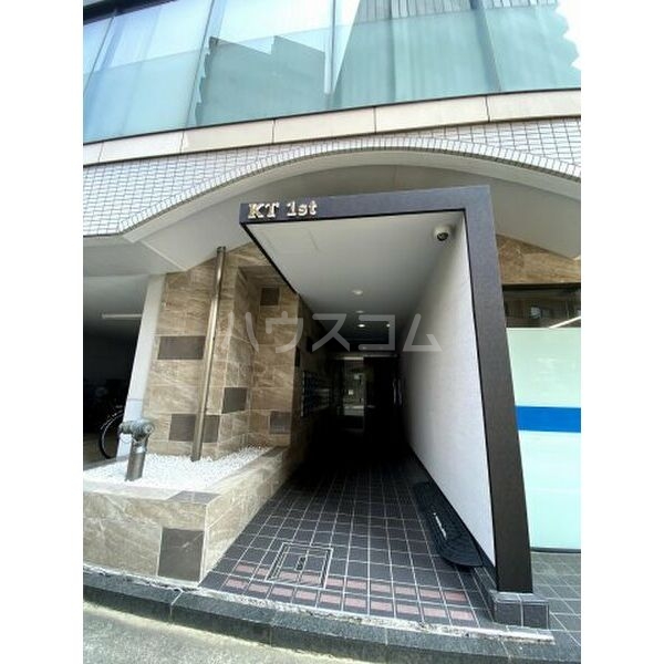 18/27 エントランス