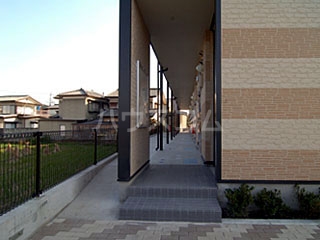 19/30 エントランス