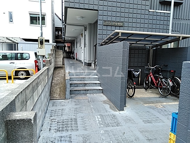 2/3 エントランス