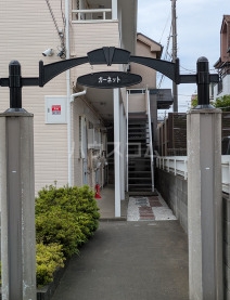 13/18 エントランス